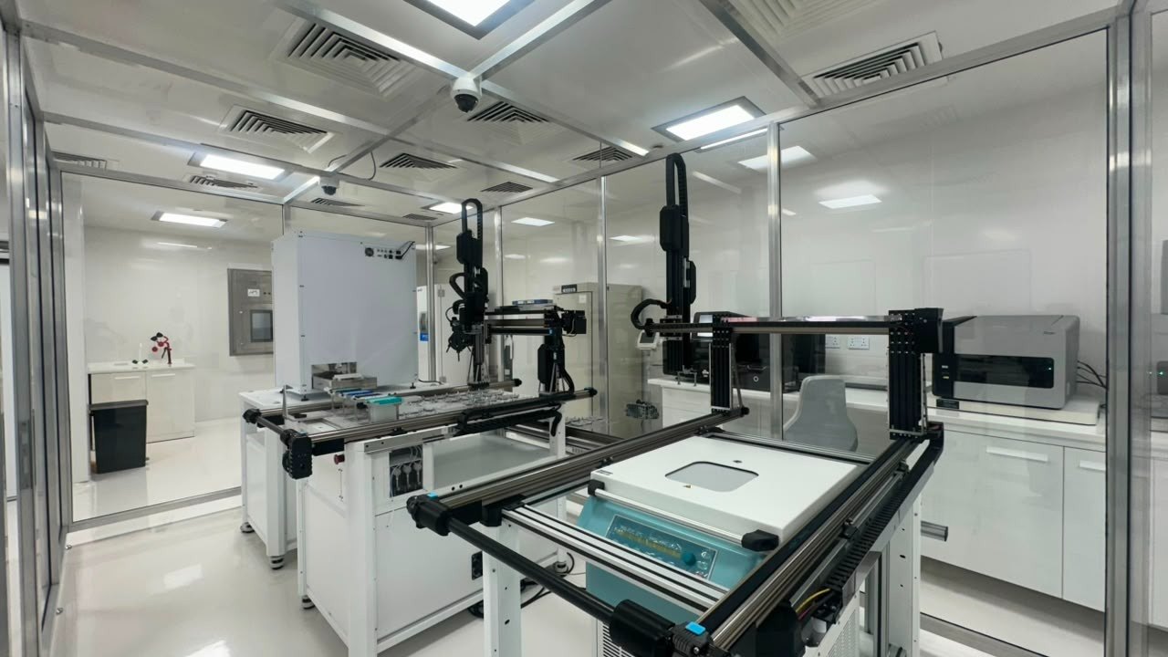IRENA dual-gantry workcell and NeXCell incubator